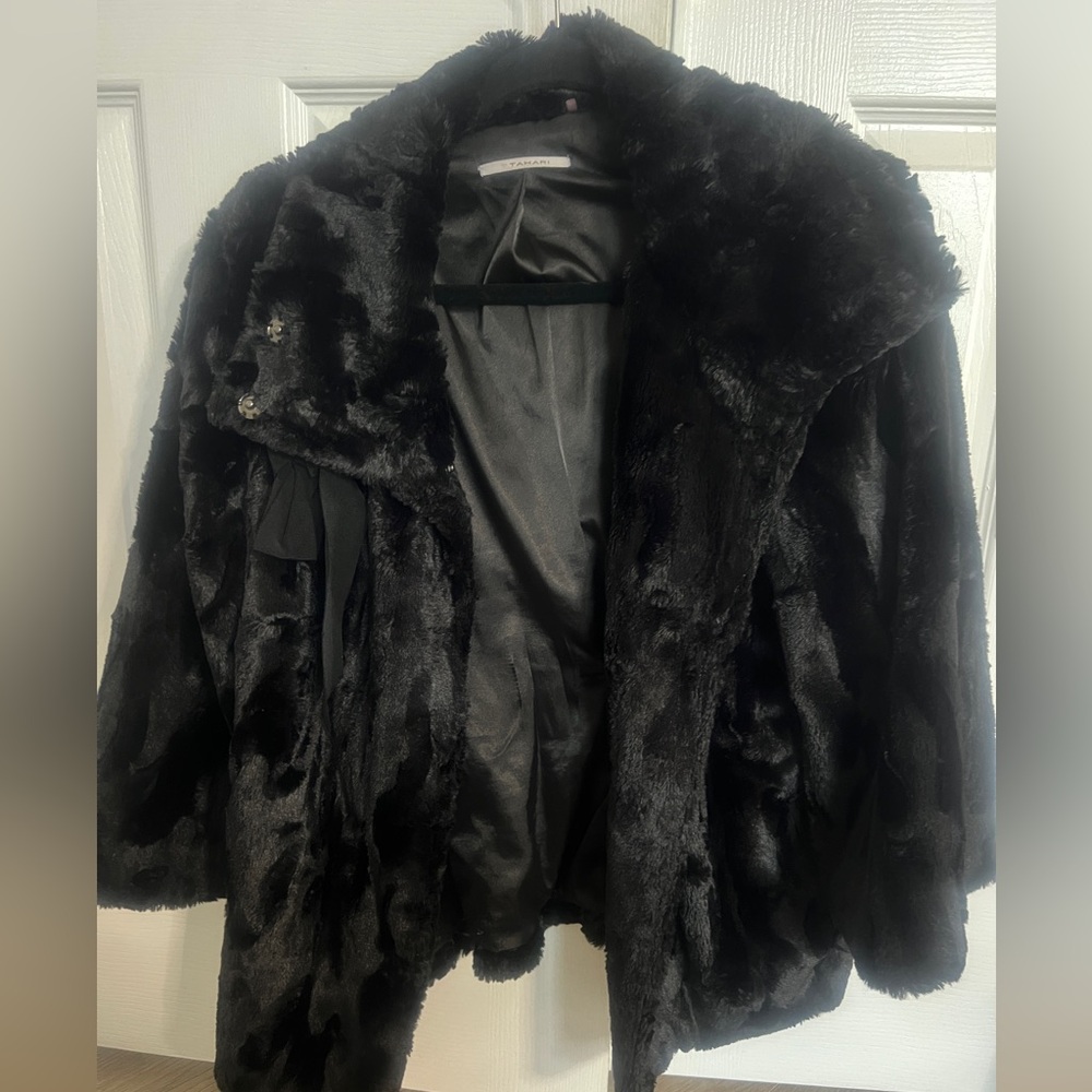 Tahari faux fur jacket - size 4-6
